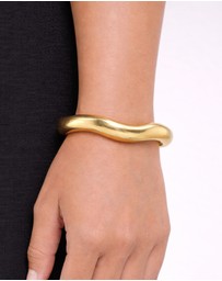 Izoa - Lily Wave Bracelet Cuff