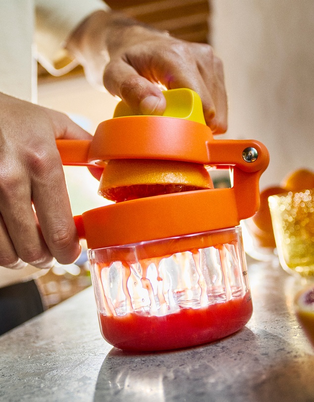 Joseph Joseph - JuiceMax™ Plus Dual-Action Orange Citrus Press with Measuring Cup