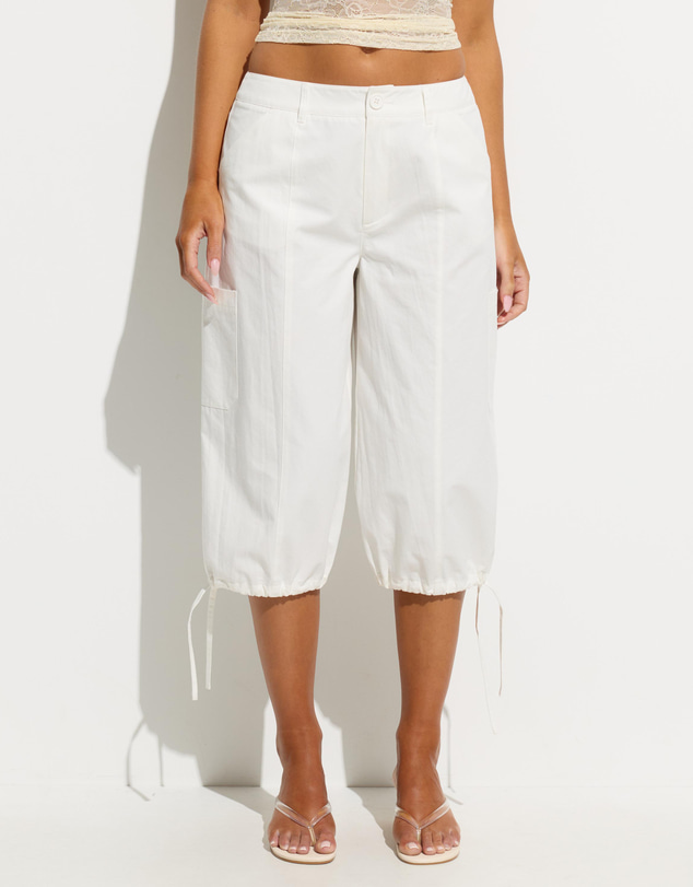 Dazie - Cara Low Rise Cargo Capris