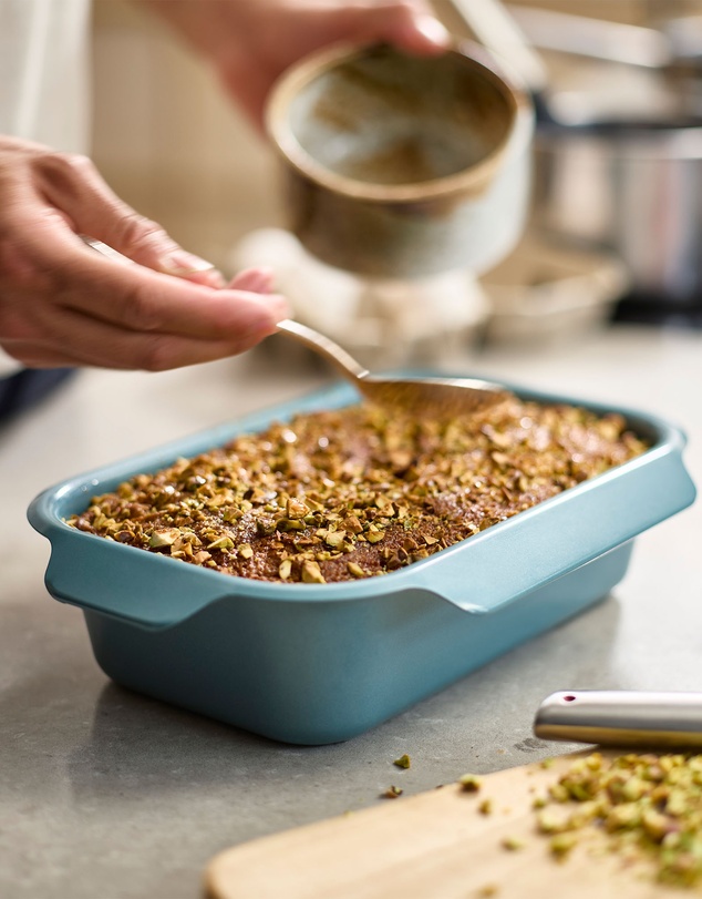 Joseph Joseph - Nest™ Bake 2lb Non-Stick Loaf Tin with Easy-Pull Handles