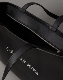Calvin Klein - Sculpted Slim Tote Bag