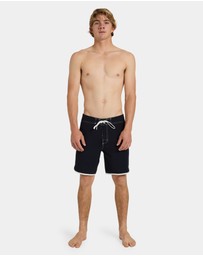 Quiksilver - Mens Original Scallop 18