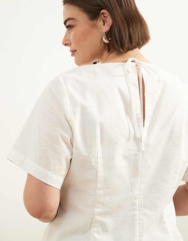 Atmos&Here Curvy - Maya Pin Tuck Linen Blend Top