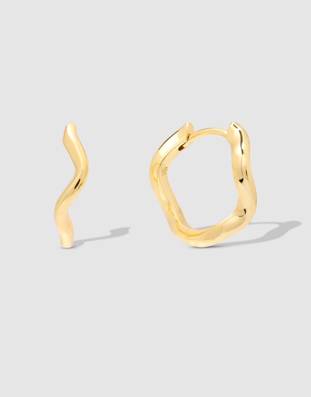 Wanderlust + Co - Scallop Gold 10mm Huggie Earrings