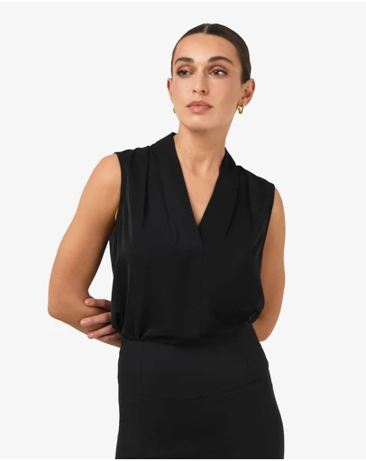 Forcast - Alivia 2 V-Neck Top