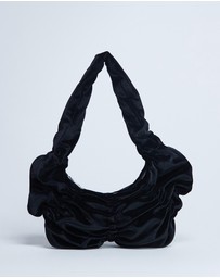 TOPSHOP - Sapphire Ruched Velvet Shoulder Bag