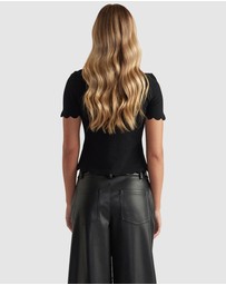 Decjuba - Kai Scallop Edge Tee