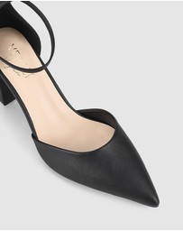 Verali - Eli Closed Toe Block Heels