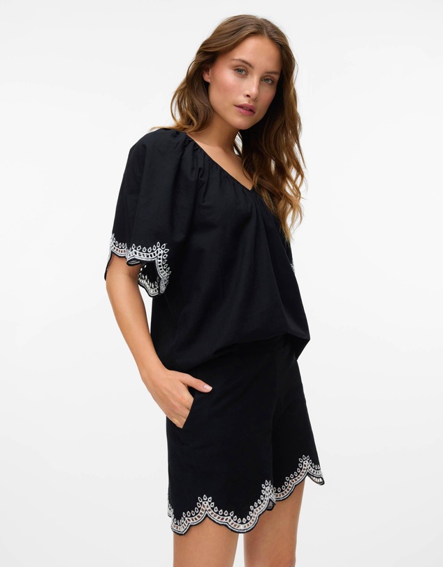 Vero Moda - Diana Embroidered Shorts