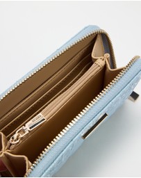 GUESS - Stacey SLG Medium Zip Around Wallet