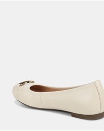 Vionic - Delanie Flat - Cream