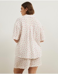 Atmos&Here Curvy - Violet Heart Shorts & Shirt Pyjama Set