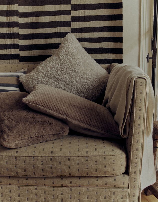 Country Road - Ruby Polyester 55x55 Cushion