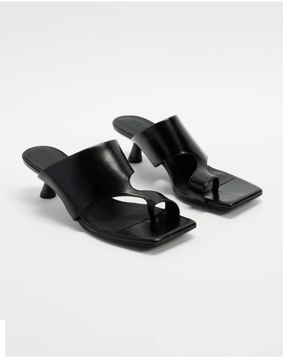 AERE - Asymmetric Heels