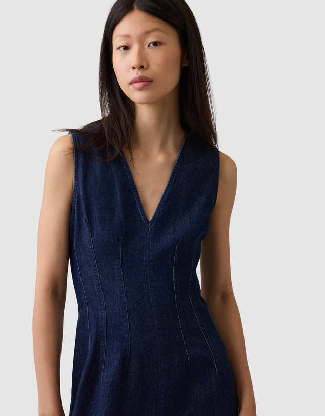 GAP - Sleeveless V-Neck Pintuck Waist Maxi Dress