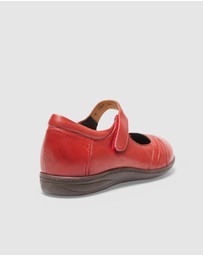 Wide Steps - Larissa