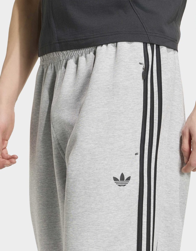 adidas Originals - SPACER TEAMGEIST 26 CUTLINE OPEN HEM PANTS Mens
