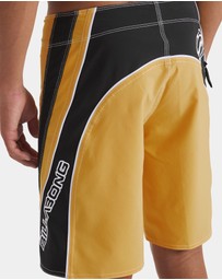 Billabong - Boys 8 to 16 Fluid 2K Pro Boardshorts