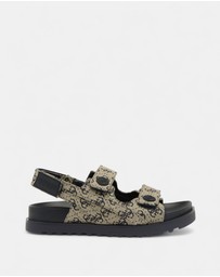 GUESS - Fadey Flat Sandals