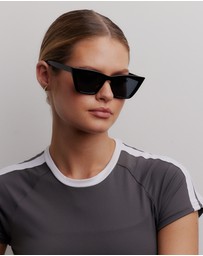 Reality Eyewear - Van Saint