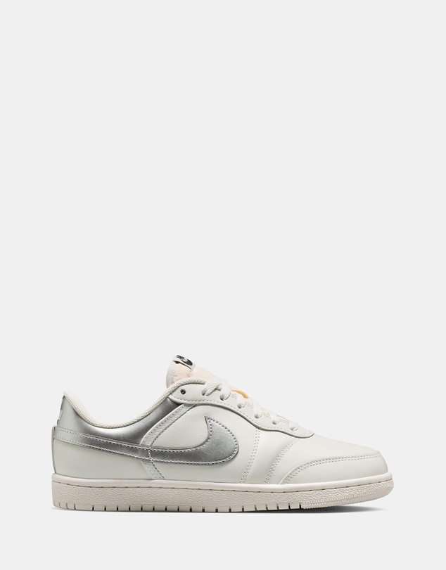Nike - Air Jordan Skyline Low LE - Women's