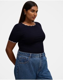 Forever New Curve - Rebecca Curve Scallop Trim T-shirt