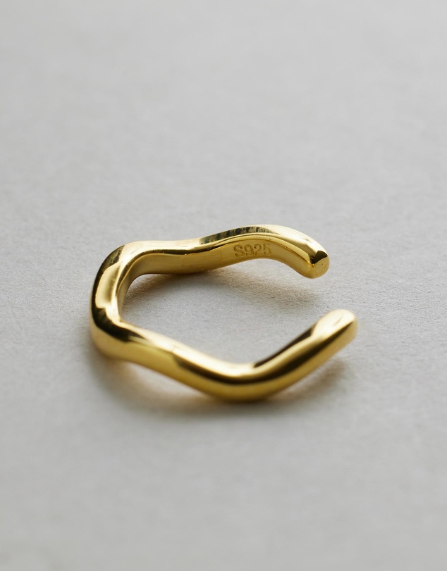 SAINT VALENTINE - Vera Wave Ear Cuff - Gold
