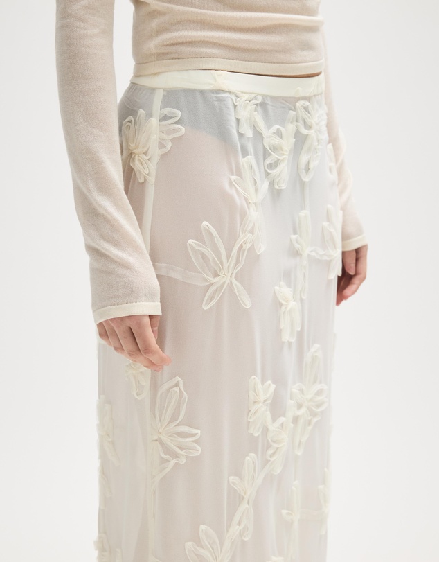 Minima Esenciales - Maelle Floral Applique Midi Skirt