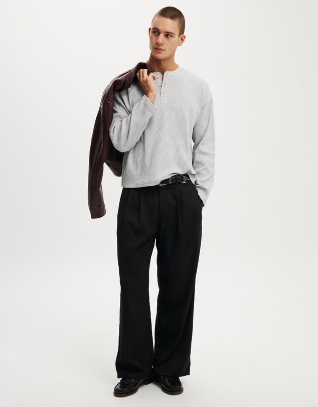 Cotton On - Relaxed Fit Textured Henley Long Sleeve T-Shirt