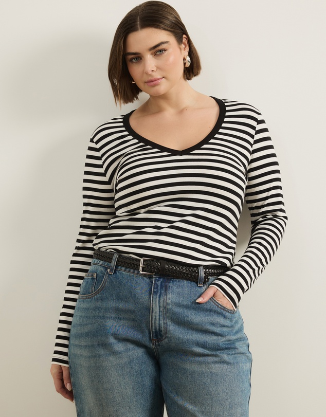 Atmos&Here Curvy - Deep V-Neck Long Sleeve T-Shirt