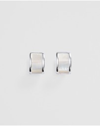 Country Road - Ivy Huggie Earring