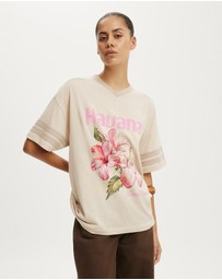 Cotton On - V Neck Vacay Graphic Tee