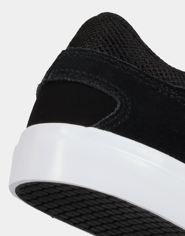 DC Shoes - Boys 8 to 16 Onyx Skate Shoes