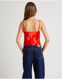 Alice In The Eve - Ivy Ruched Silky Slip Top