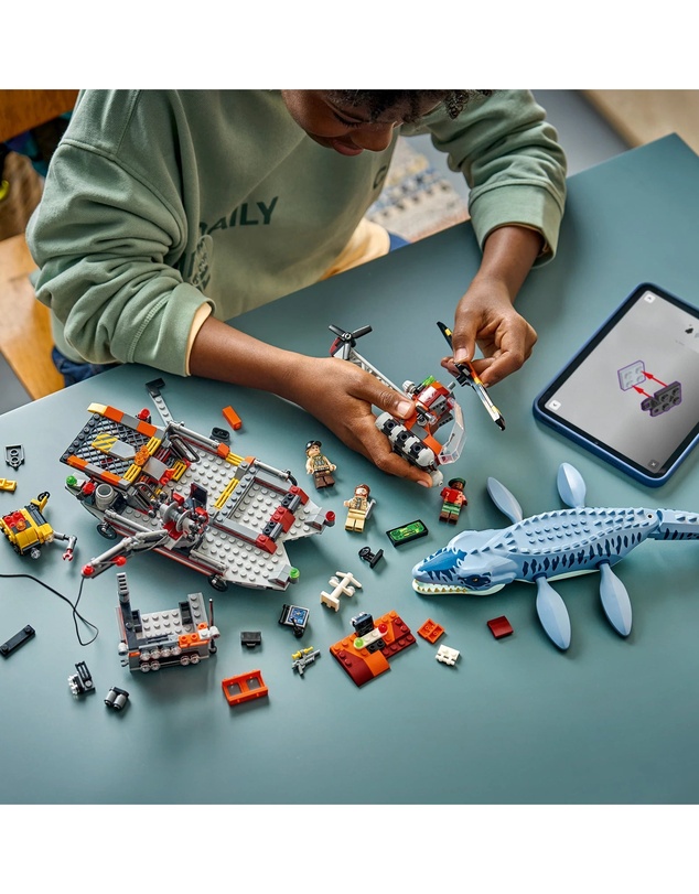 LEGO - 77983 Mosasaurus Dinosaur Boat Attack