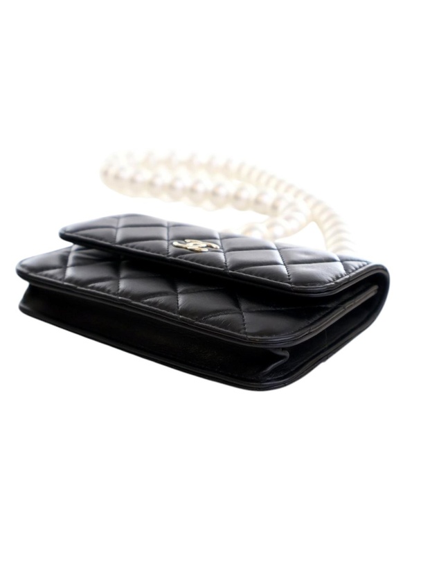 Pre-Loved by Azura Reborn - Pre-Loved Quilted Lambskin Maxi Pearls Clutch With Chain