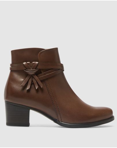BROWN GLOVE