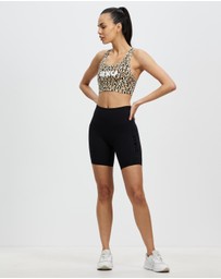 2XU - Form Stash Hi-Rise 6 Inch Compression Shorts with Pockets