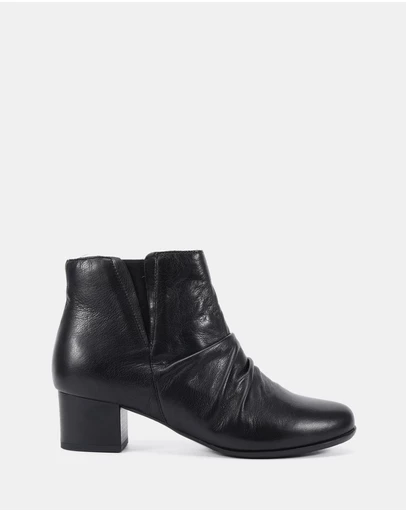Clarks - Shift Black