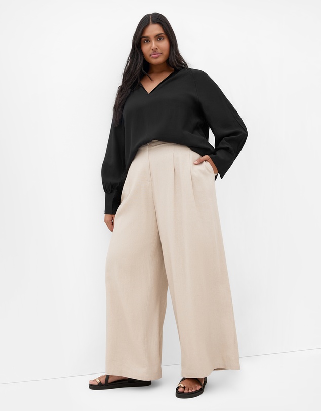 City Chic - Plus size Felicity Relaxed V Neck Shirt - black