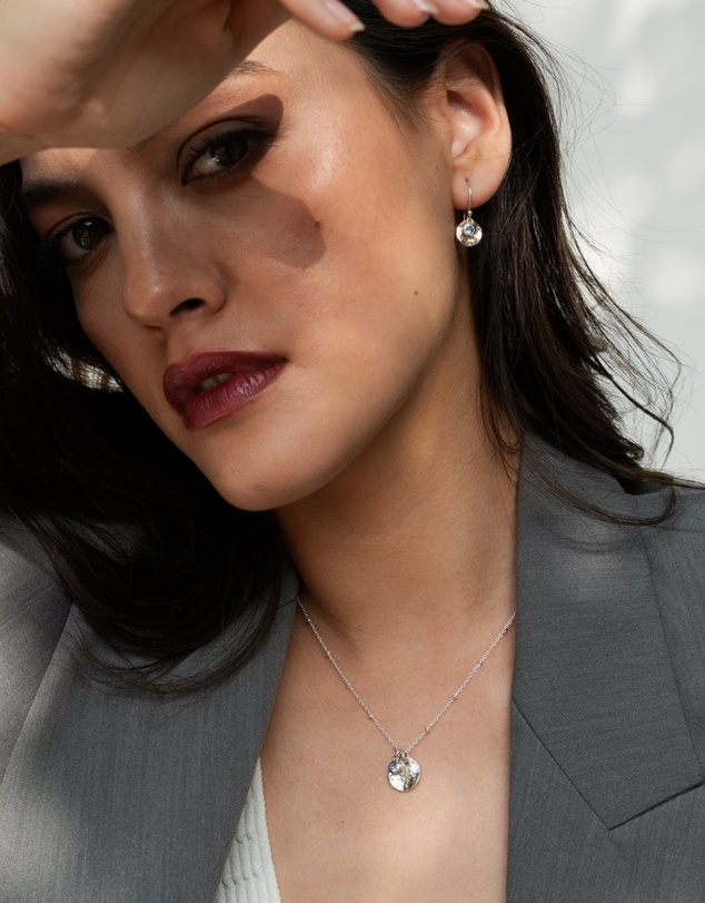 Dower & Hall - Women's Hammered Disc & Aquamarine Array Necklace in Sterling Silver