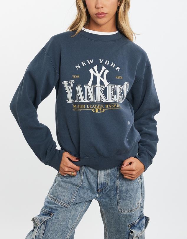 Vintage by The Real Deal - Pre Loved - Vintage 1999 MLB New York Yankees Sweatshirt