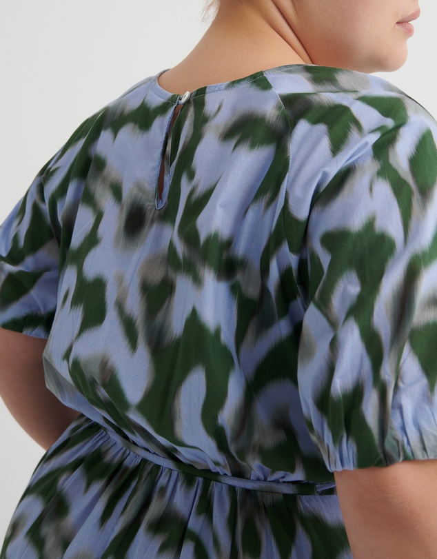 Kowtow - Illustrate Dress