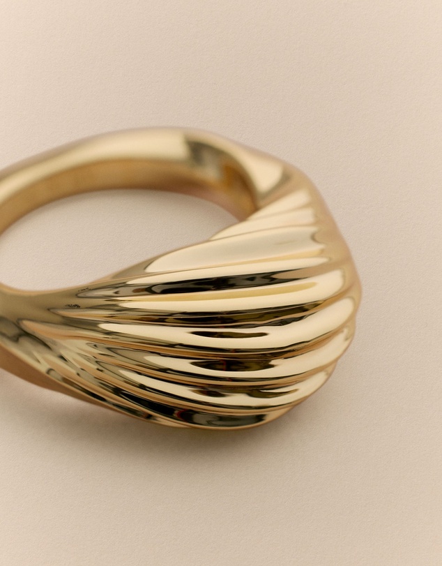 Trenery - Era Twist Ring in Gold