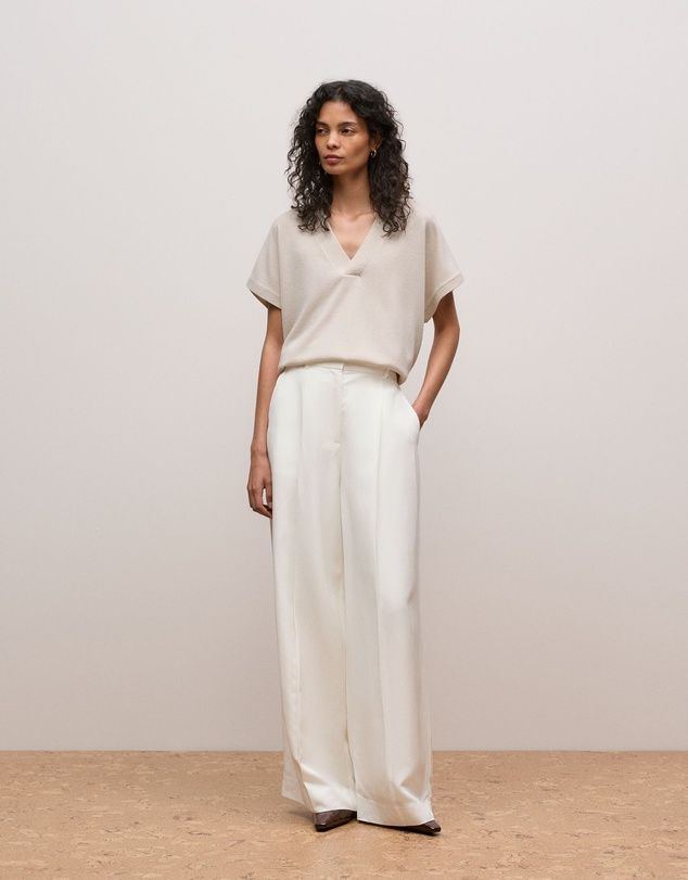 Trenery - Merino Cashmere Relaxed V Neck Knit in Stone