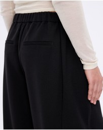 Minima Esenciales - Lowen Barrel Leg Suit Pants