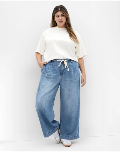 City Chic - Plus size Tayla Wide Leg Crop Jean - mid wash