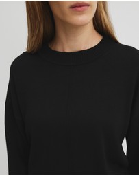 Country Road - Lightweight Merino Crew Neck Knit