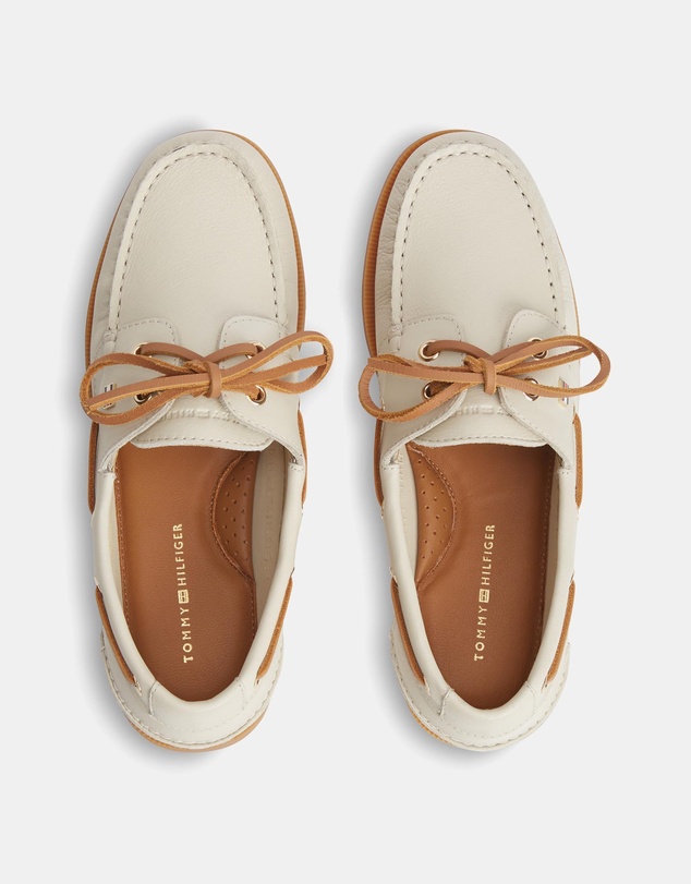 Tommy Hilfiger - Bay Flag Core Leather Boat Shoes - Women's