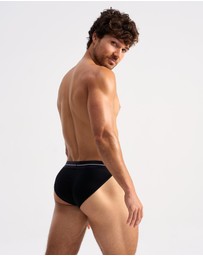 TEAMM8 - Icon Sport Brief